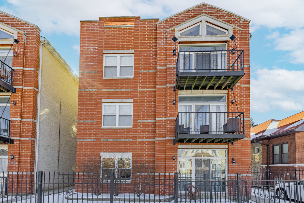 5933 W Huron Street - Photo 0