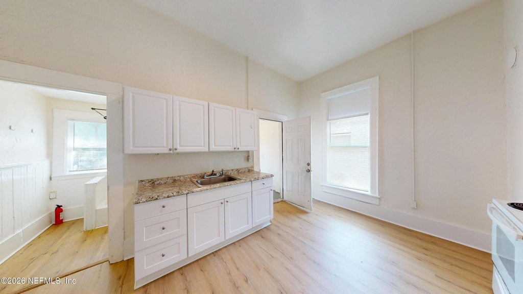 2324 Moncrief Road - Photo 8