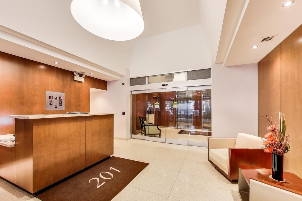 201 E Chestnut Street - Photo 2