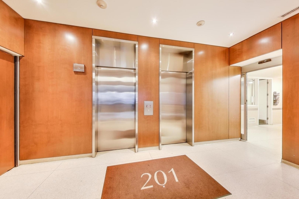 201 E Chestnut Street - Photo 1