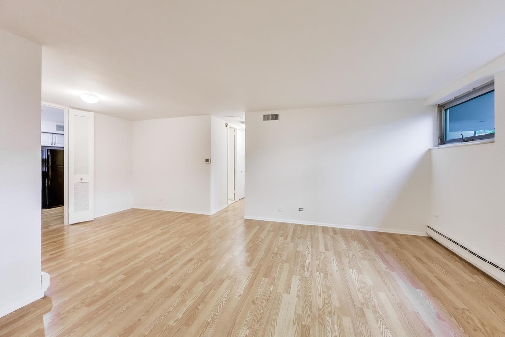 201 E Chestnut Street - Photo 5