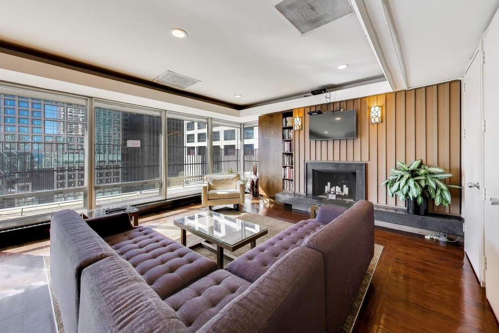 201 E Chestnut Street - Photo 17