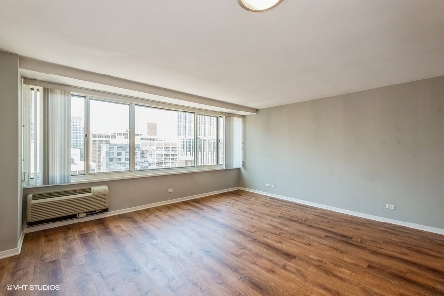 211 E Ohio Street - Photo 5