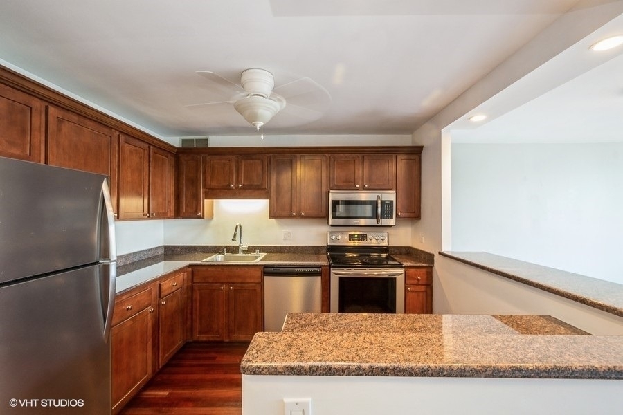 211 E Ohio Street - Photo 3