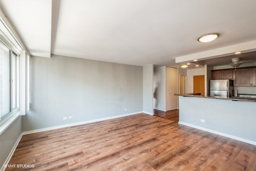 211 E Ohio Street - Photo 4