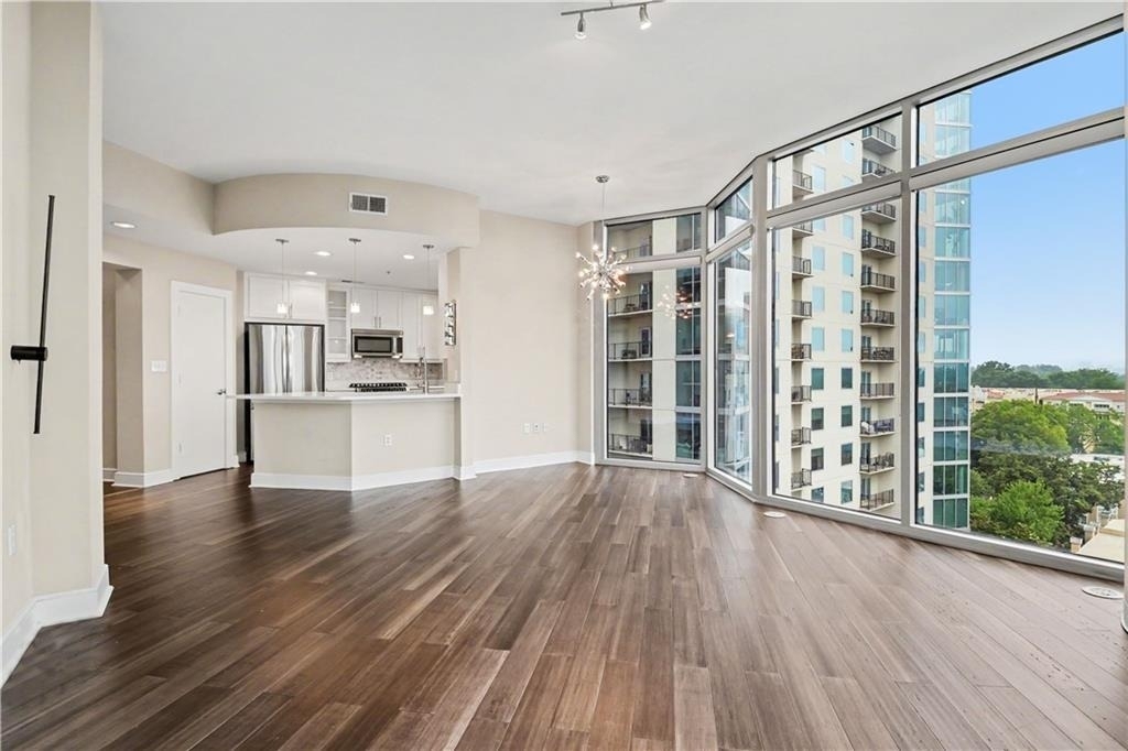 222 12th Street Ne - Photo 3