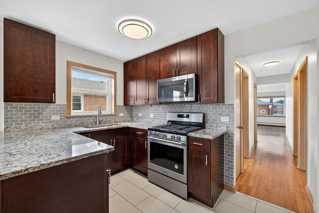 8312 W Summerdale Avenue - Photo 12