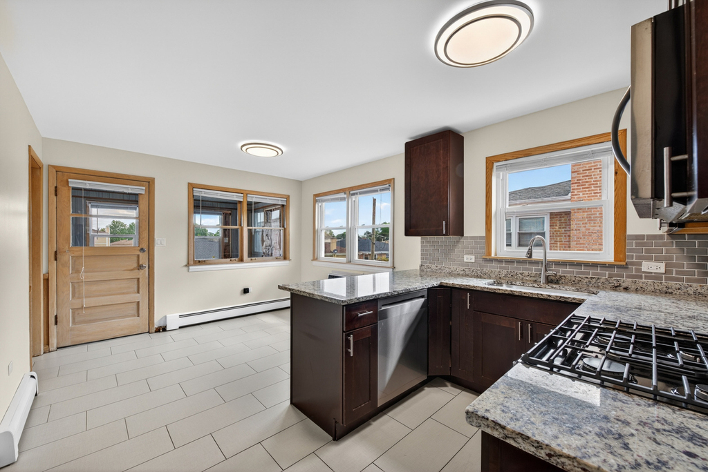8312 W Summerdale Avenue - Photo 11