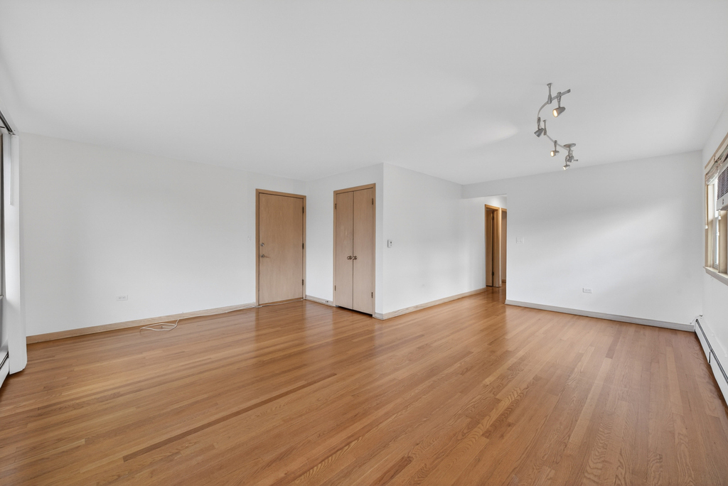8312 W Summerdale Avenue - Photo 5