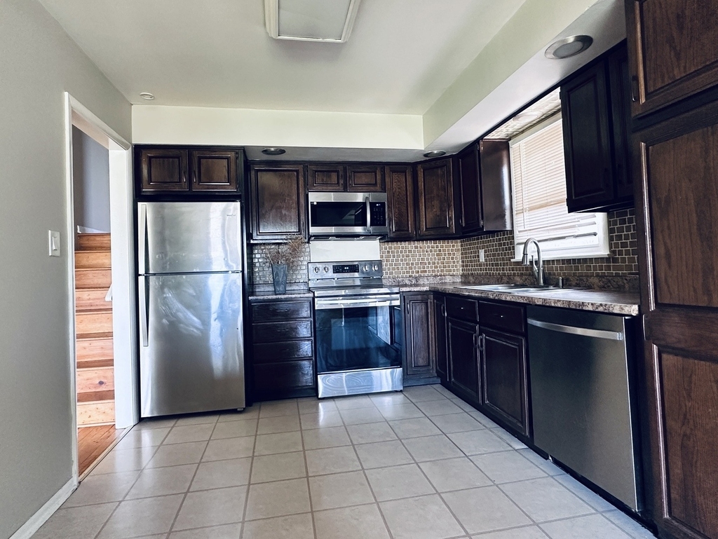 704 Laramie Avenue - Photo 2
