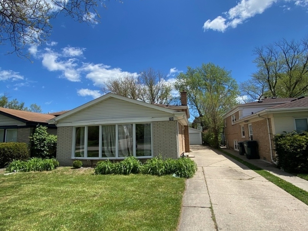 704 Laramie Avenue - Photo 0