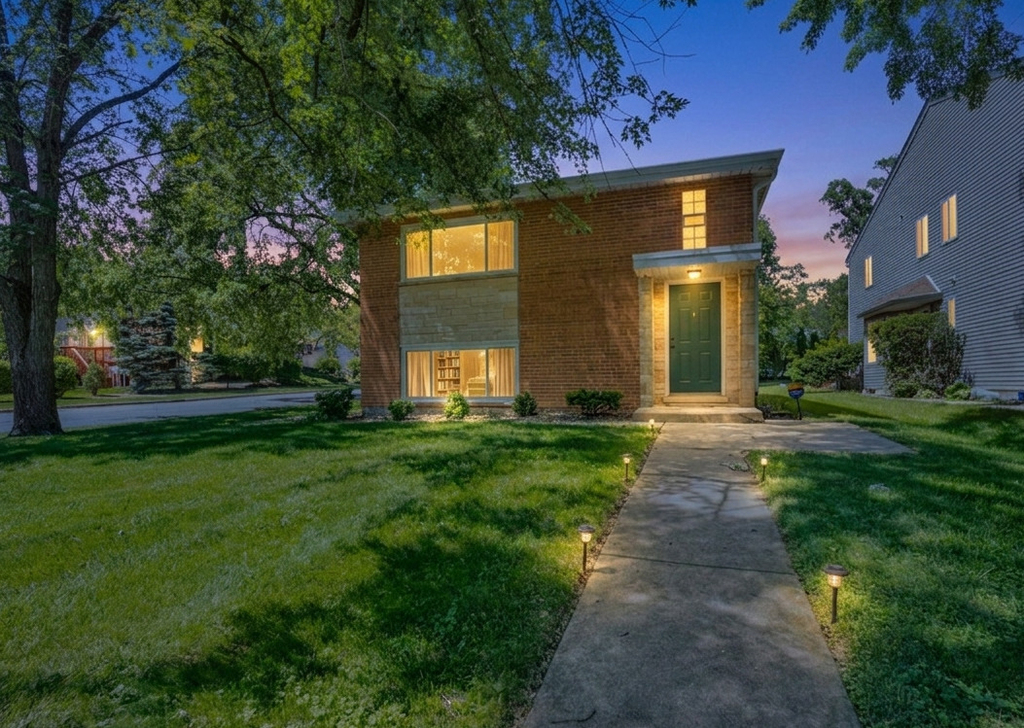 27w180 Cooley Avenue - Photo 0