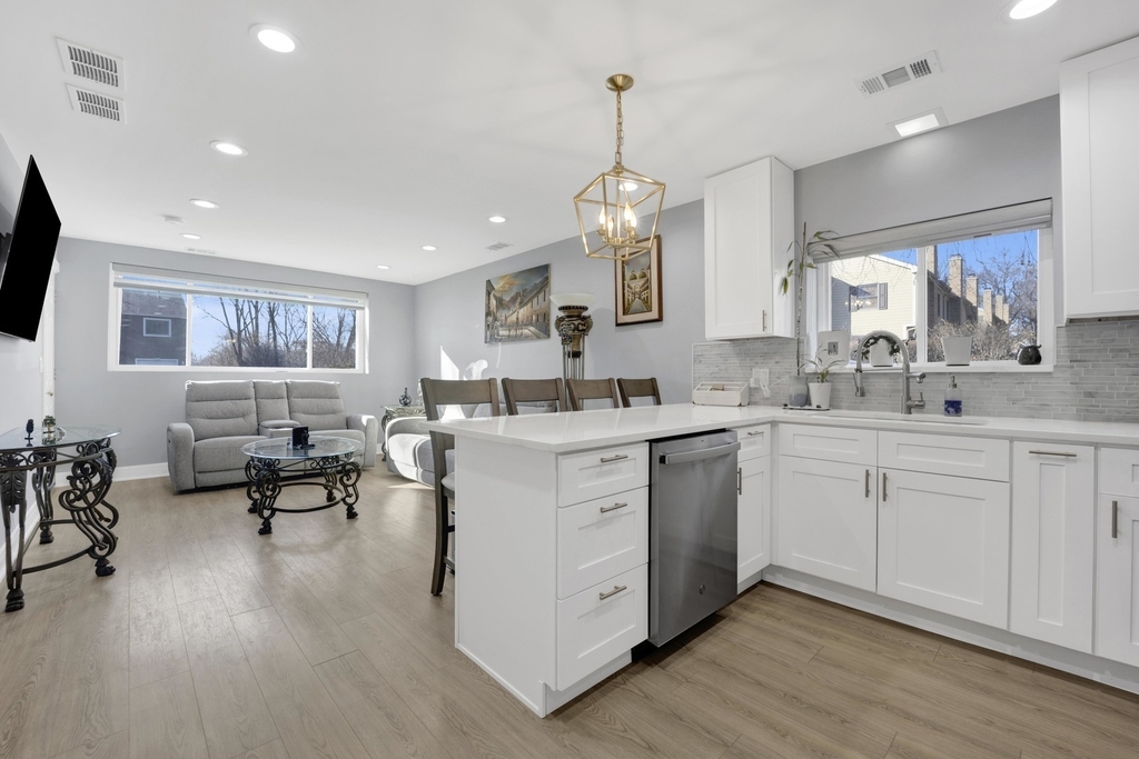 27w180 Cooley Avenue - Photo 1