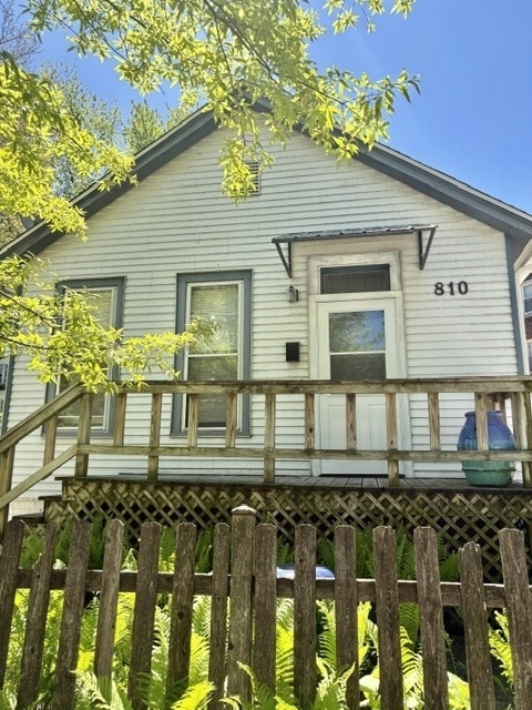 810 Simpson Street - Photo 0