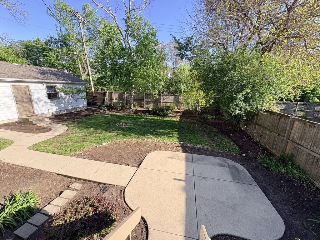 634 E 5th Avenue - Photo 3