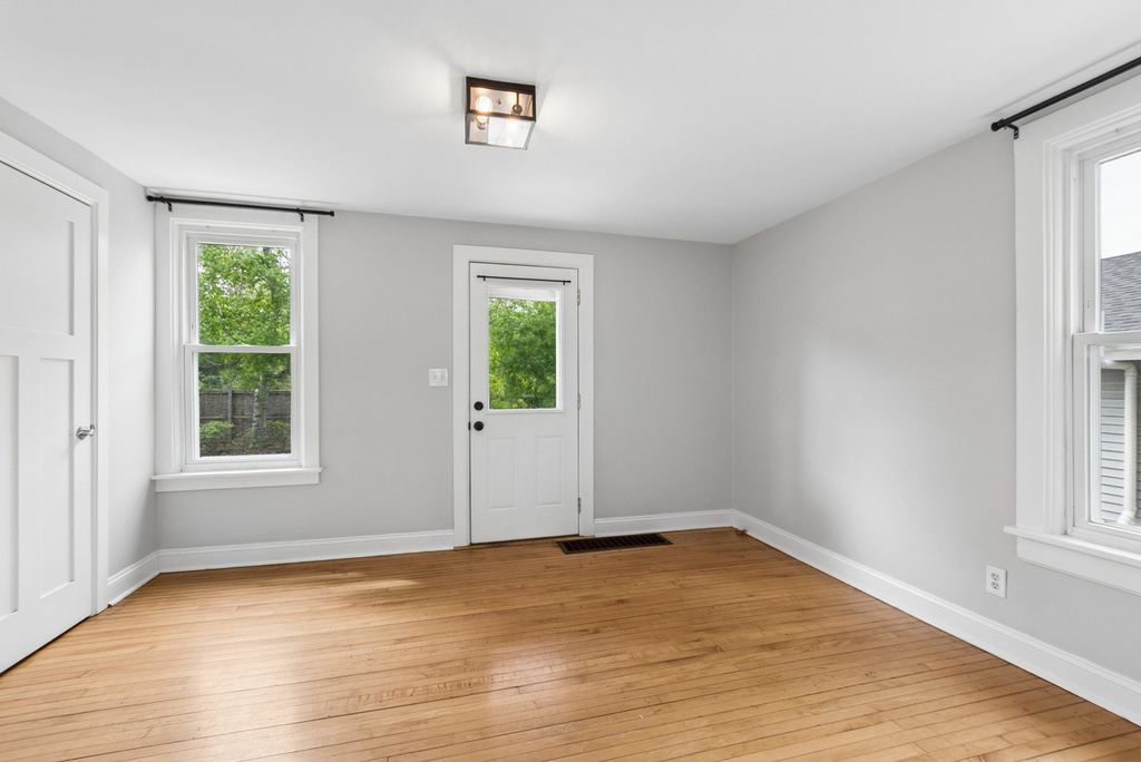 634 E 5th Avenue - Photo 8
