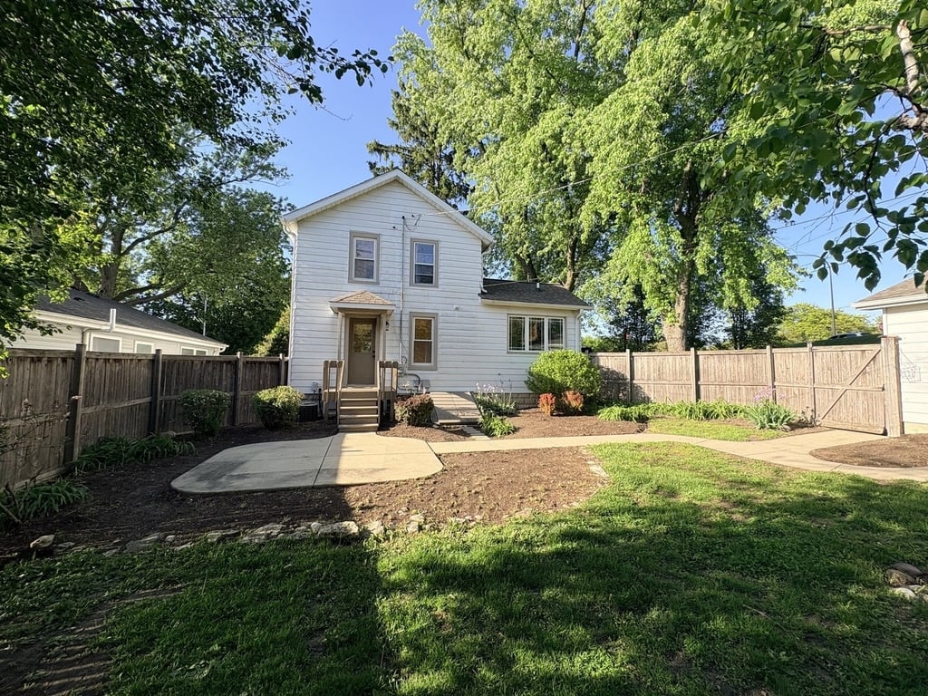 634 E 5th Avenue - Photo 2