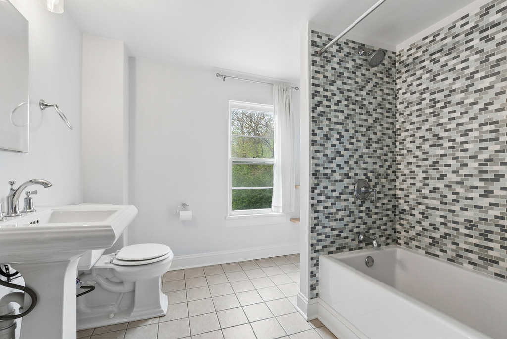 634 E 5th Avenue - Photo 13