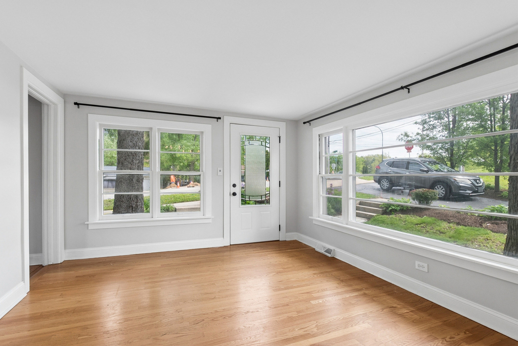 634 E 5th Avenue - Photo 5