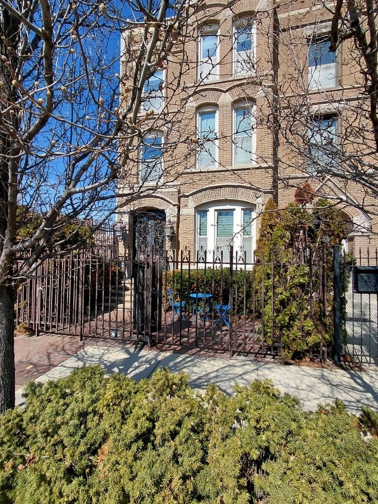 1420 W Fulton Street - Photo 0