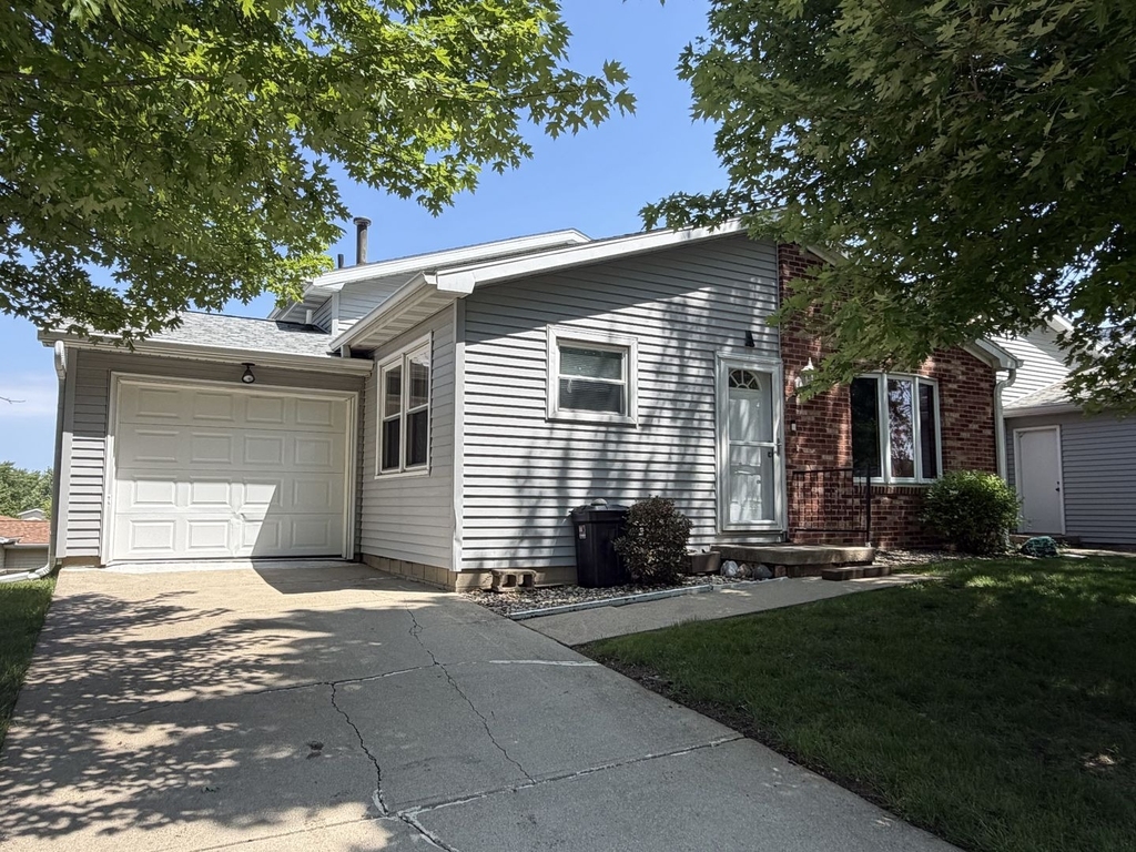 1538 Hunt Drive - Photo 0