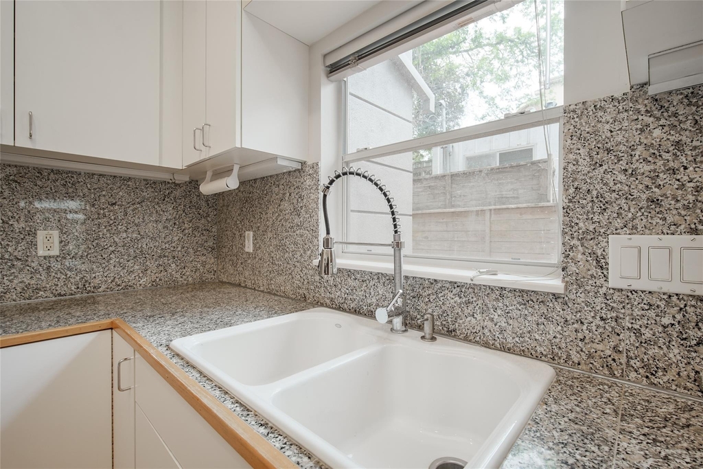 5425 Dickson Street - Photo 9