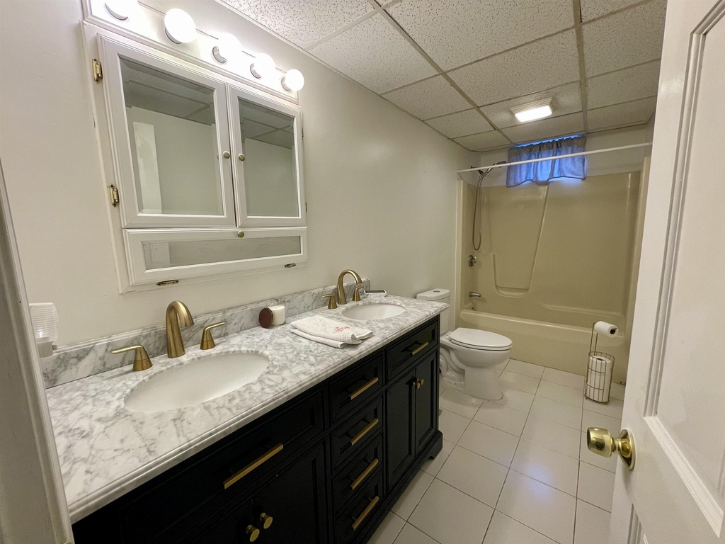 146 Elm - Photo 13