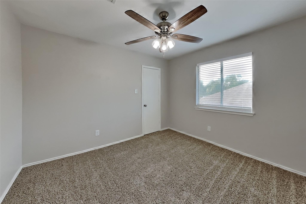 1806 Usher Court - Photo 10