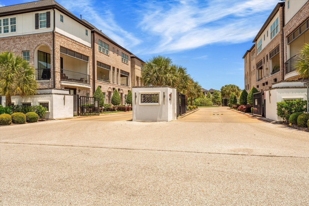 2602 Cottage Grove Green Drive - Photo 2