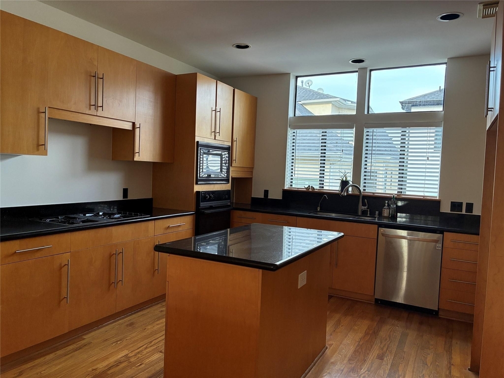 6320 Haskell Street - Photo 13