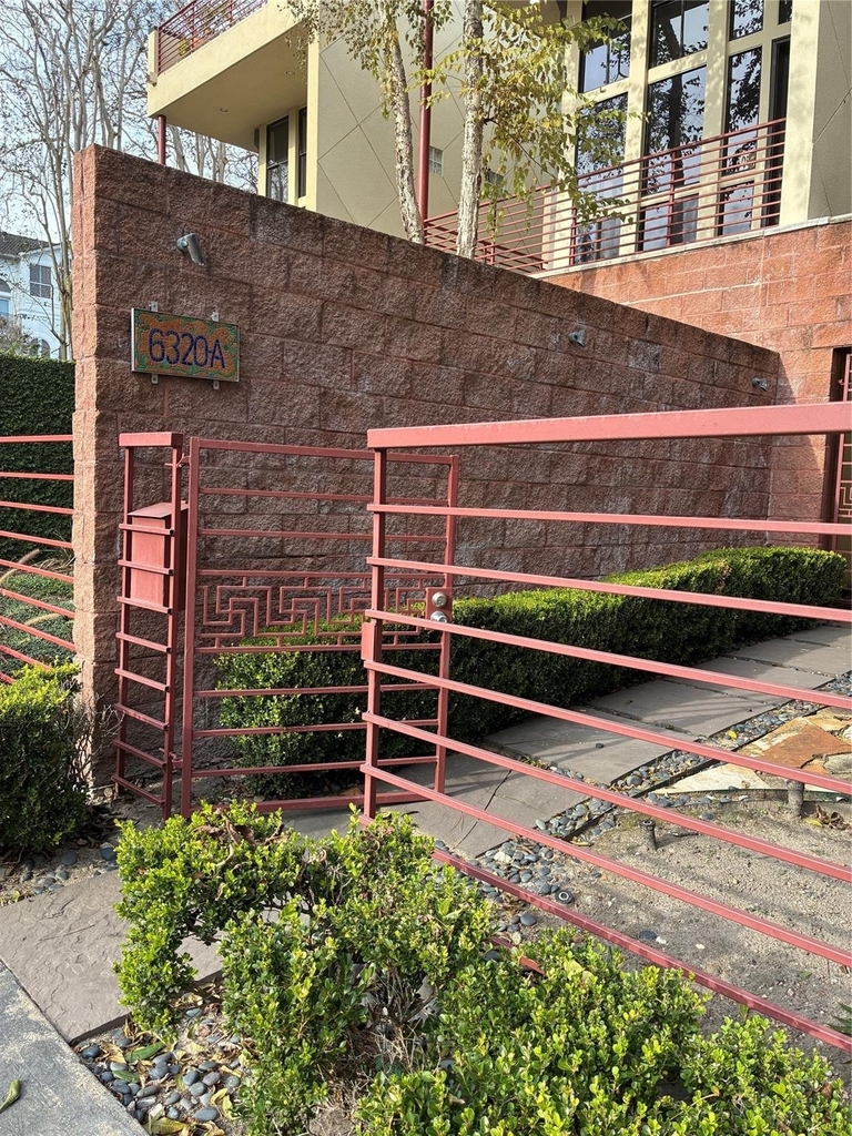 6320 Haskell Street - Photo 2
