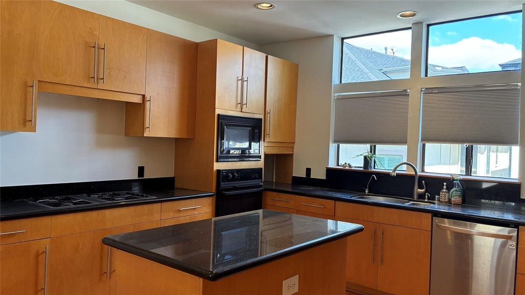 6320 Haskell Street - Photo 16