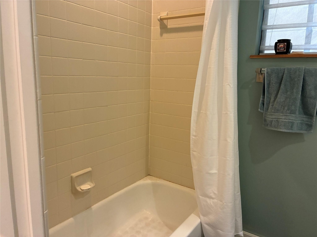 6320 Haskell Street - Photo 32