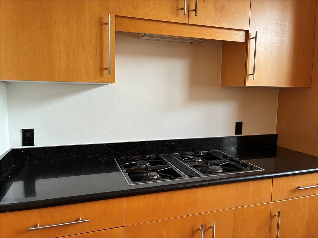 6320 Haskell Street - Photo 14