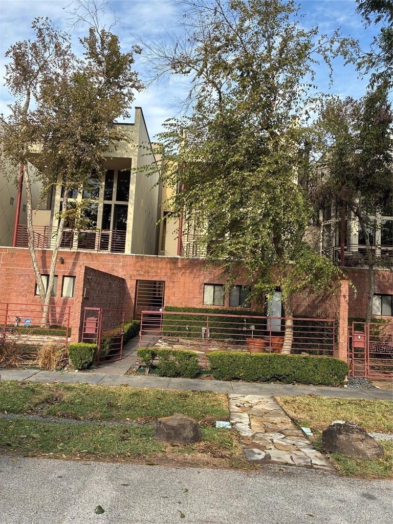 6320 Haskell Street - Photo 1