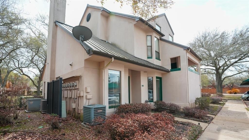 4144 Greystone Way - Photo 0