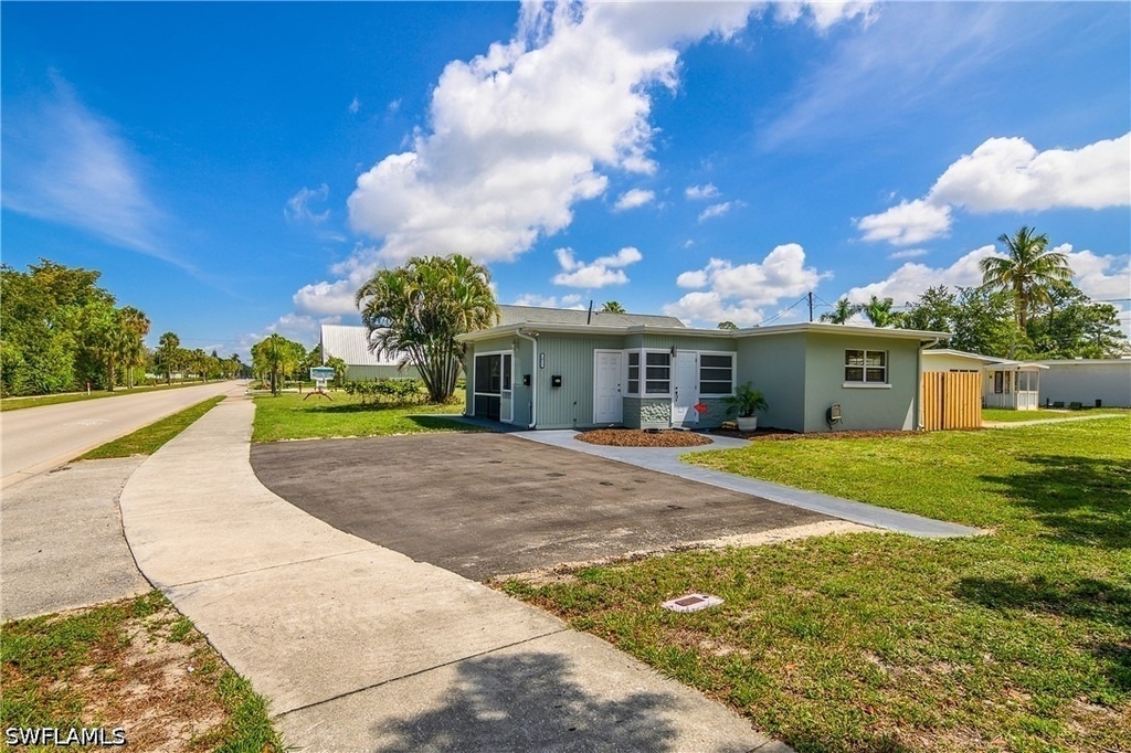 1015 10th Avenue N - Photo 3