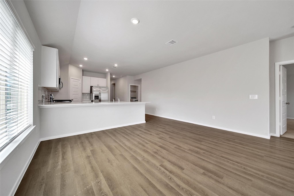 8007 Camphor Court - Photo 6