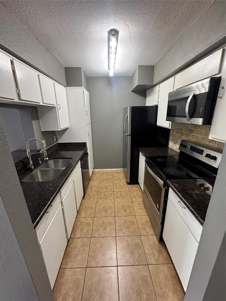 6633 W Airport Boulevard - Photo 0