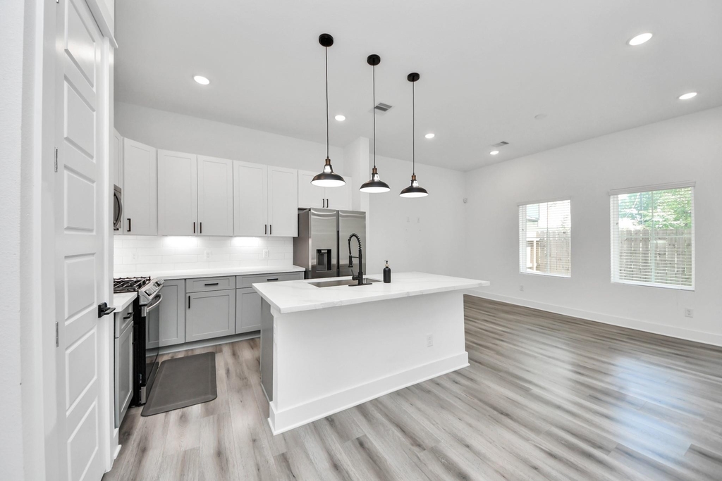 318 Neyland Street - Photo 13