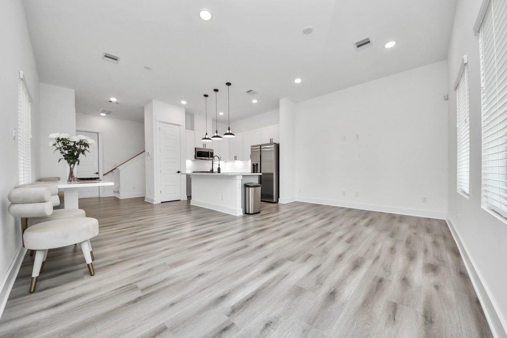 318 Neyland Street - Photo 8