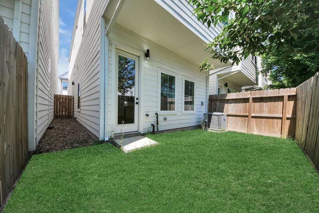 318 Neyland Street - Photo 42