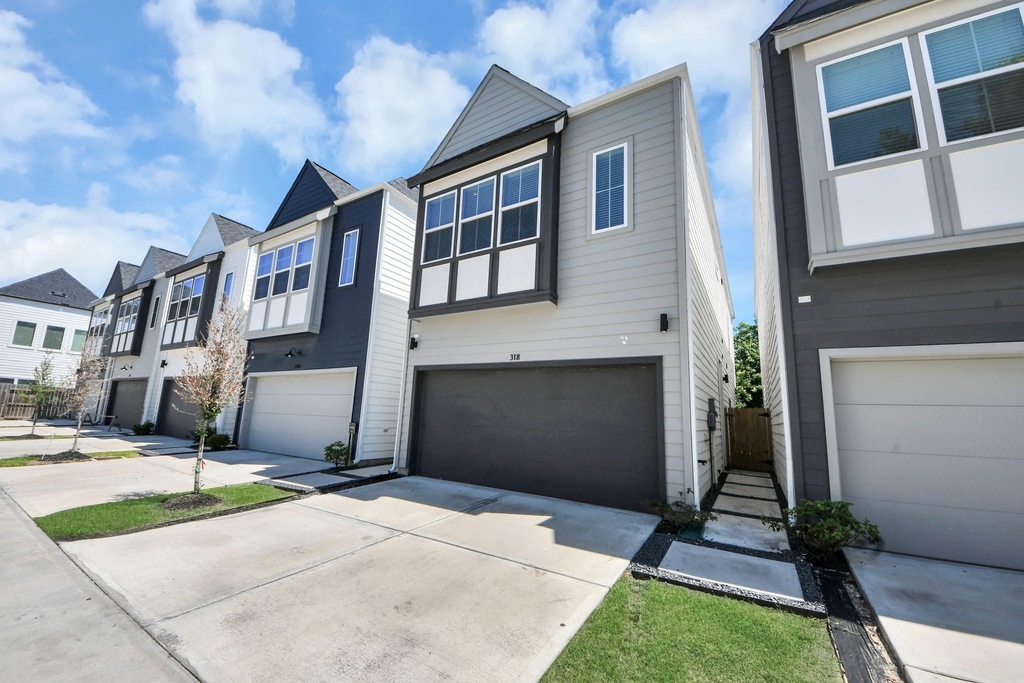318 Neyland Street - Photo 1