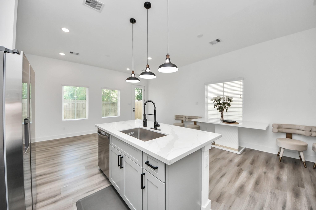 318 Neyland Street - Photo 15