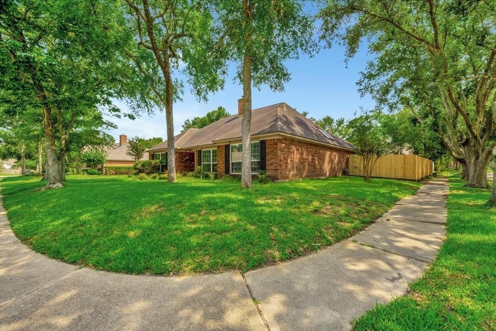 15402 Willow Shores Drive - Photo 2