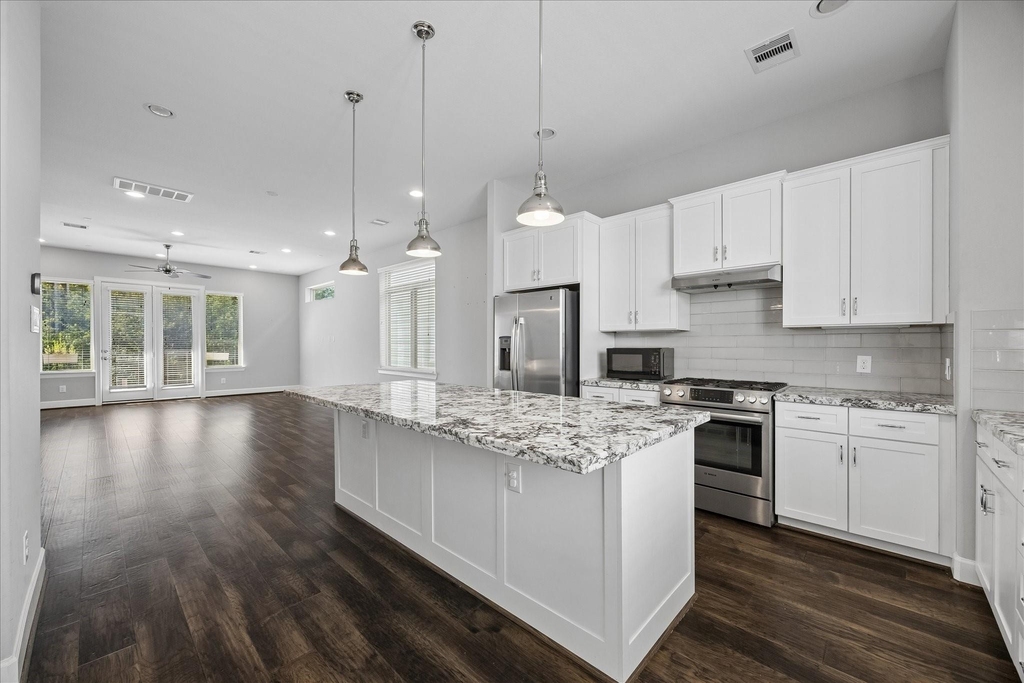 4107 Austin Street - Photo 2