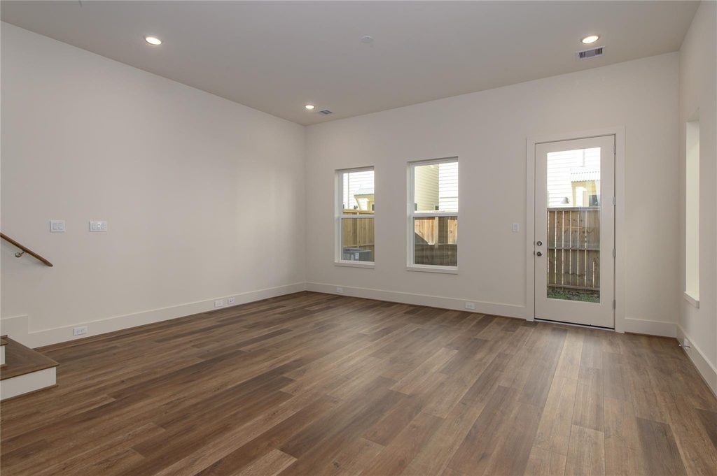881 Rachel Street - Photo 8