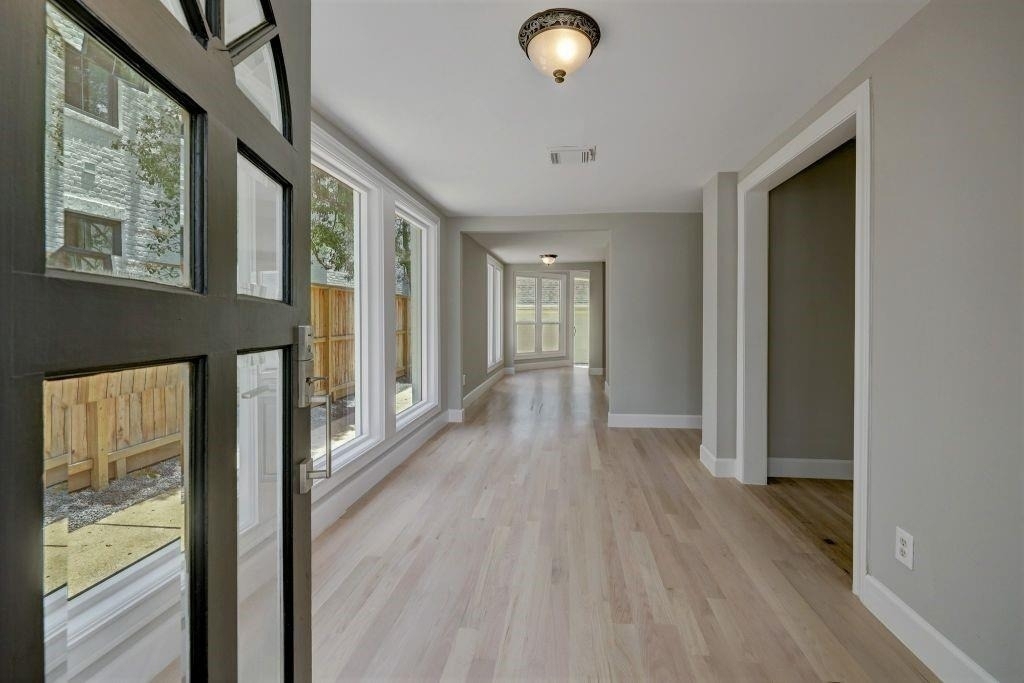 3605 Plumb Street - Photo 2