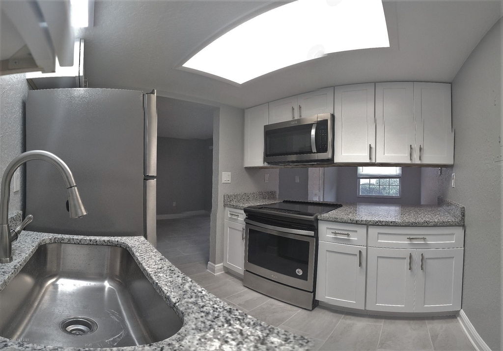 133 Bristol Court - Photo 4