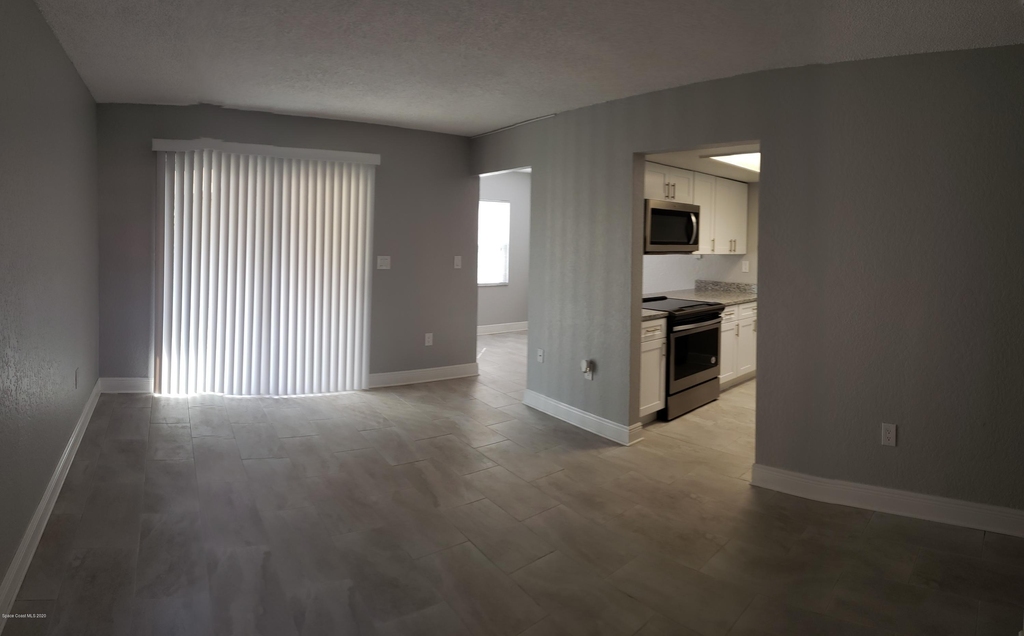 133 Bristol Court - Photo 2